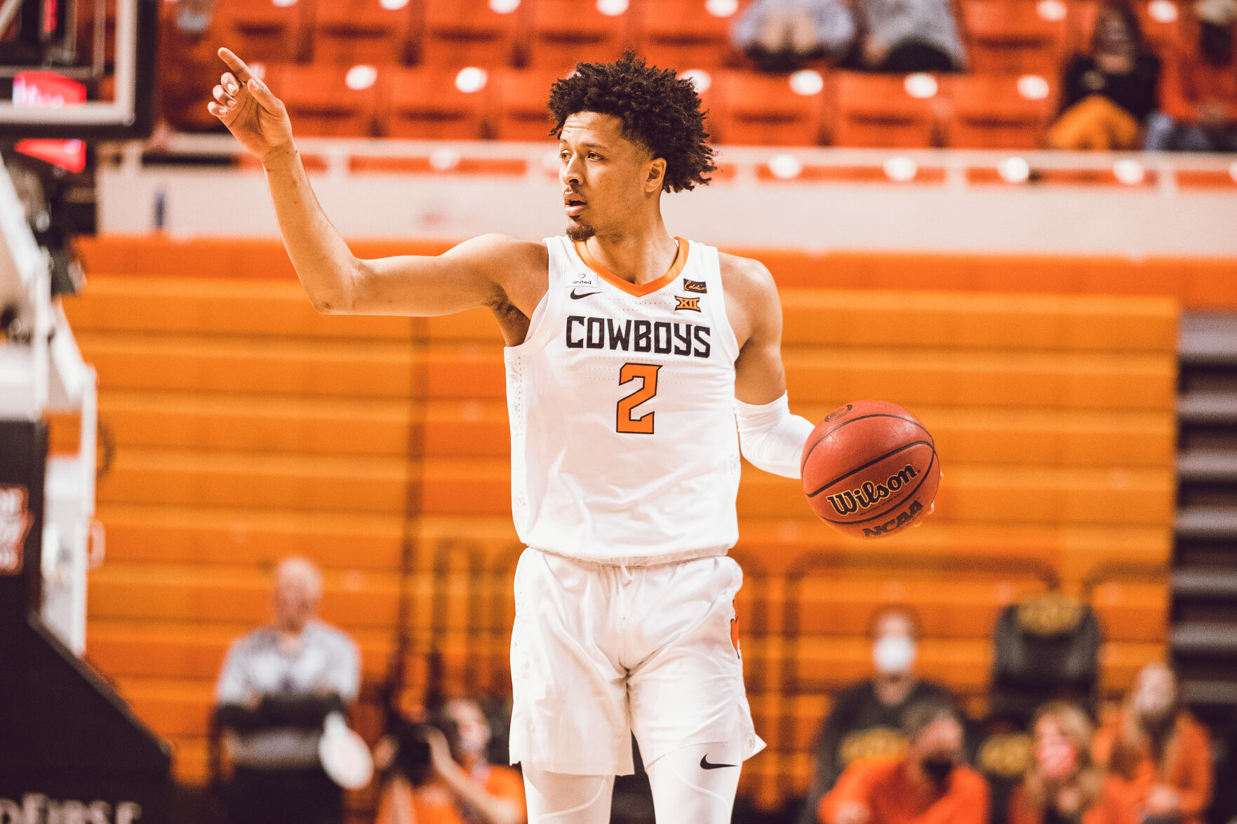 Cunningham pointing to teammates